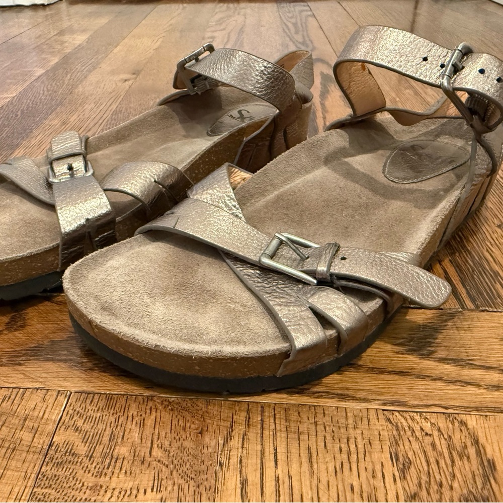 Sofft Taupe Metallic Women's Sandals